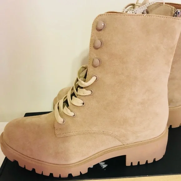 NWT ladies Boots WTH Hat - Picture 9 of 10